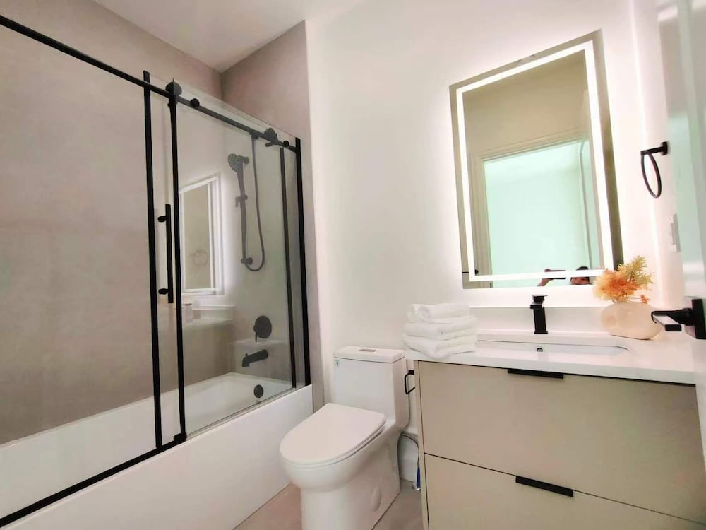 Vancouver-Beijing Bed and Breakfast 12/16