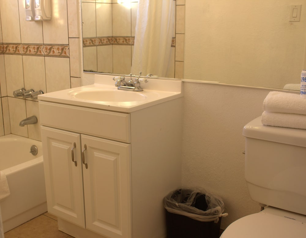 Tradewinds Allsuites Hotel 30/33