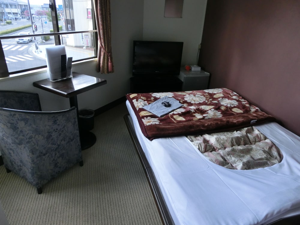 Biz Hotel Shiojiri Ekimae 12/25