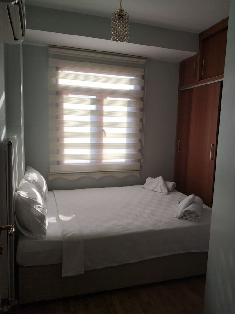 Omar Sultan Suites 7/33