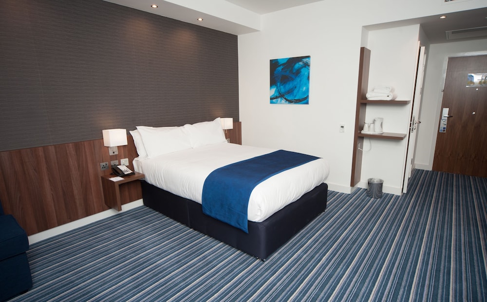 Holiday Inn Express Aberdeen Airport 22/72