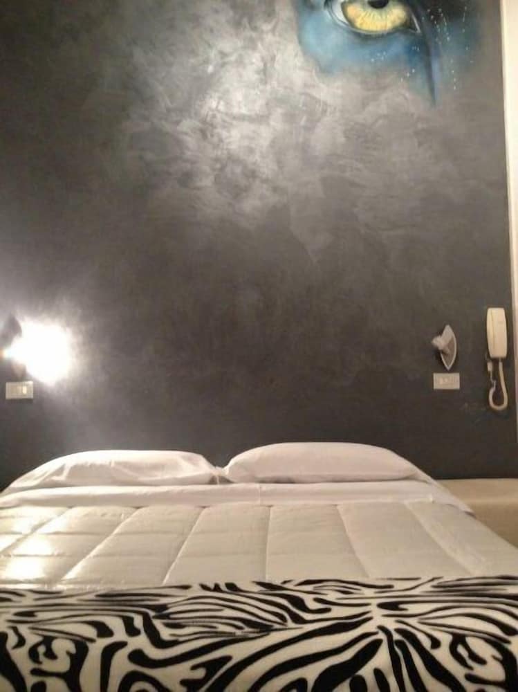 Derby Hotel 24/50