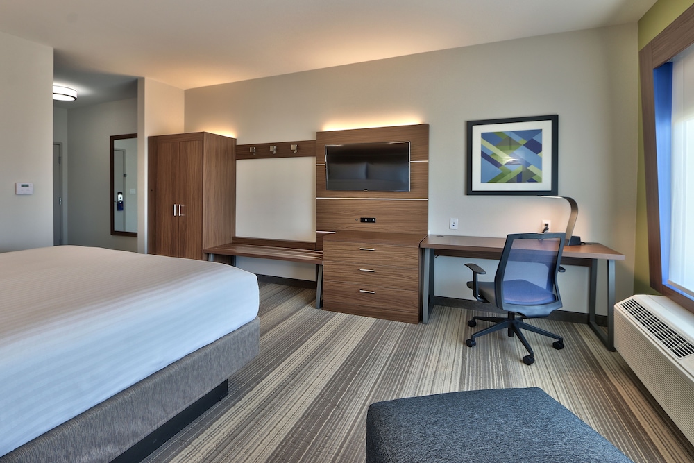Holiday Inn Express & Suites Houston East - Beltway 8 22/53