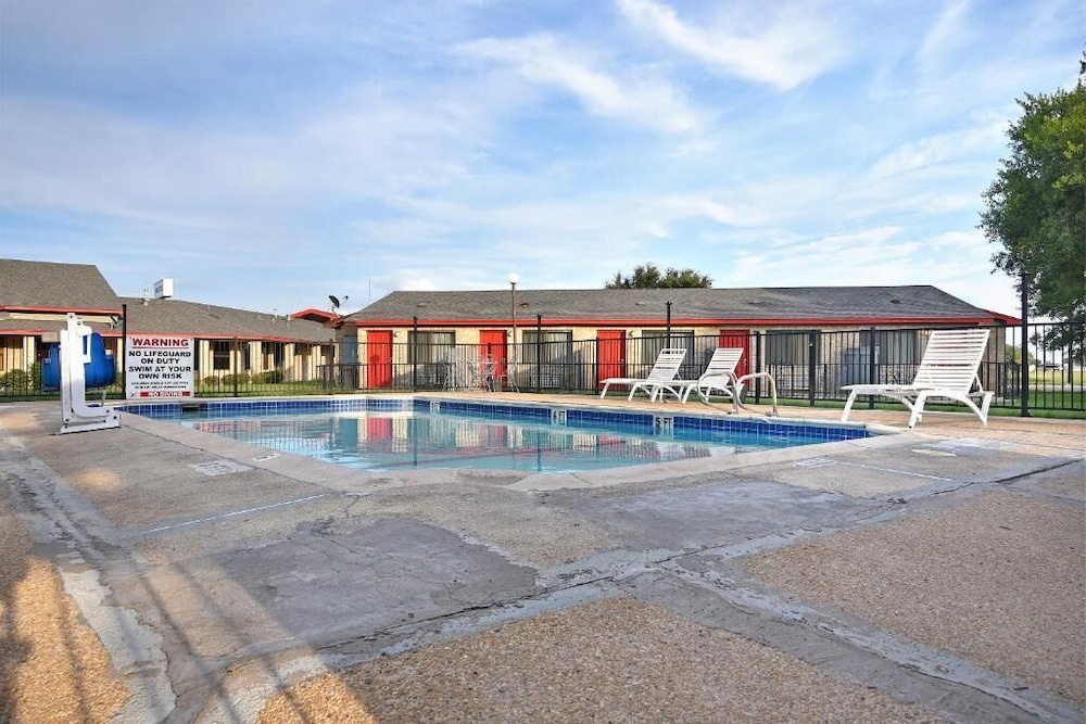 Americas Best Value Inn Lockhart TX (ex OYO Hotel) 4/40