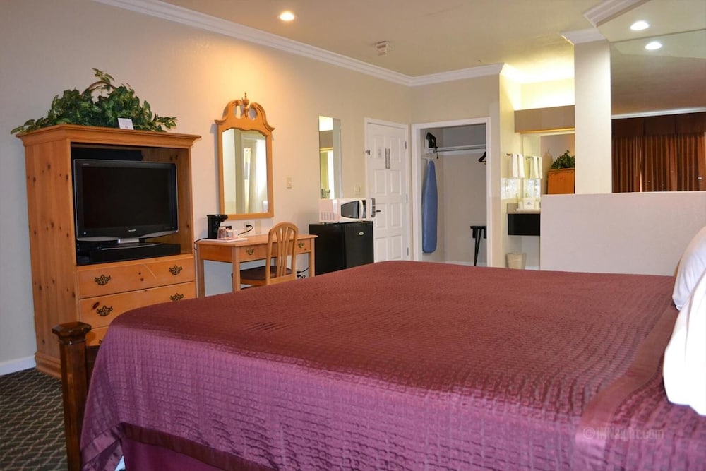 The Miramar Inn and Suites 13/50