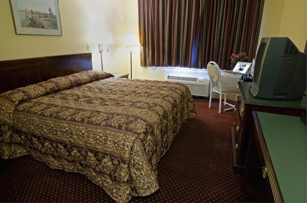 Americas Best Value Inn Foxboro 12/35