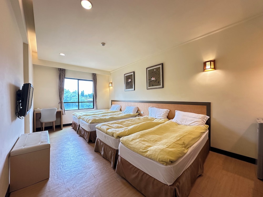 Chientan Youth Hotel 12/42