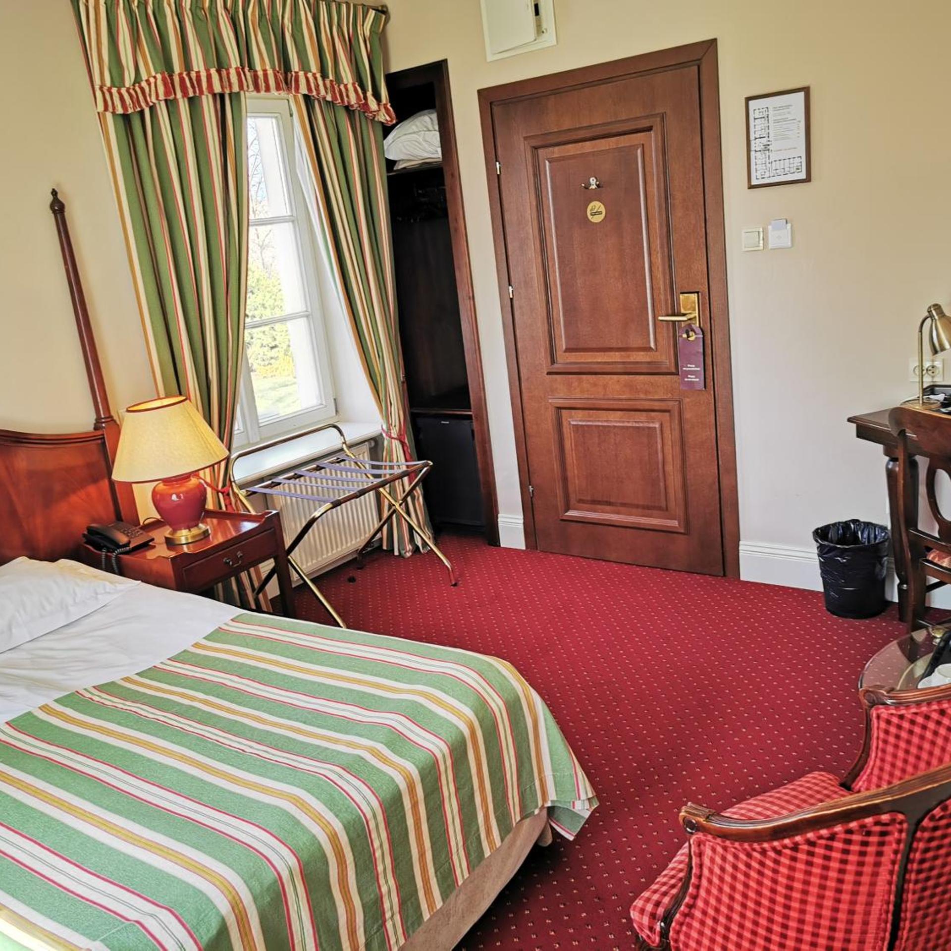 Room, Double Bed