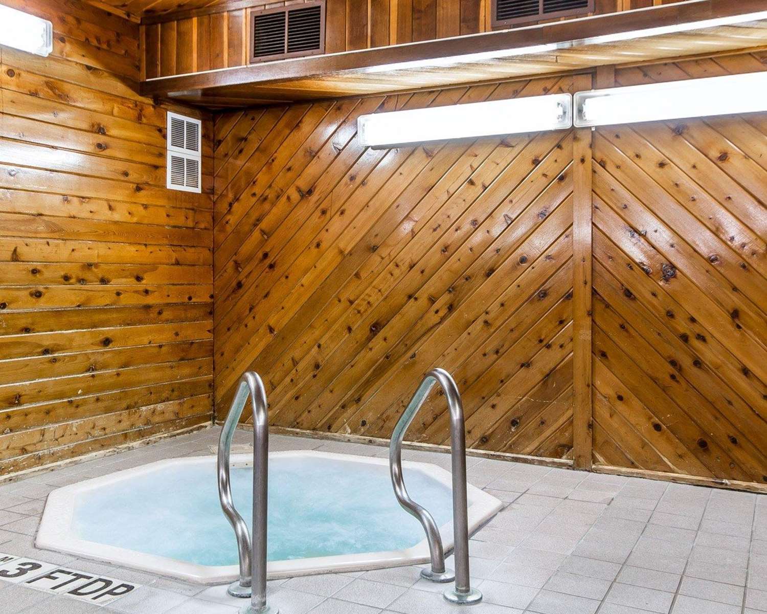Quality Inn & Suites Eau Claire University Area 18/27
