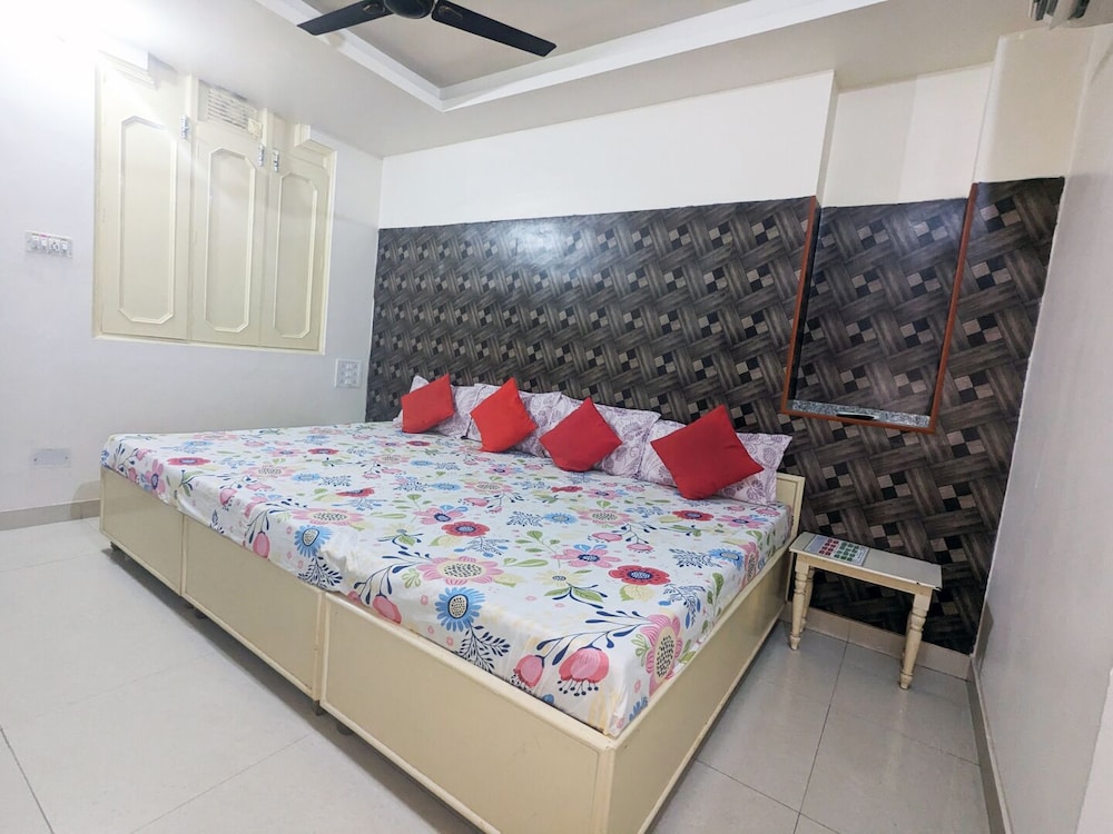 Abode Homestay 13/30