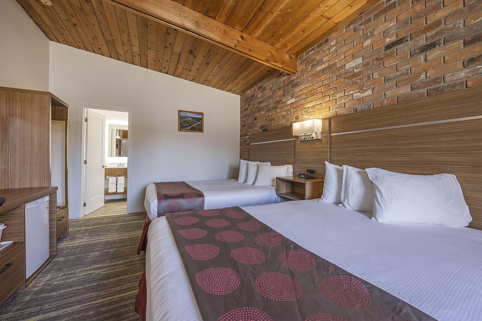 غرفة ديلوكس بسريرين كوين، Ramada by Wyndham 1000 Islands/Gananoque 3/10
