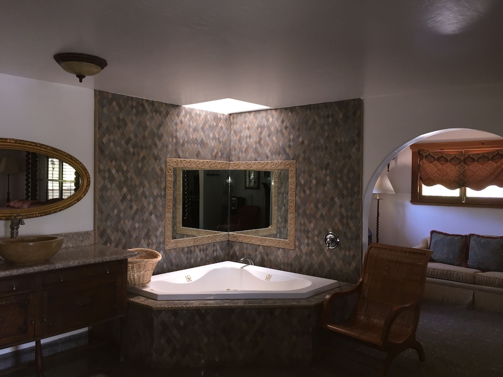 Chantico Inn 33/70