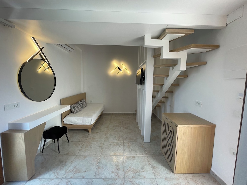Astir Thira 20/57