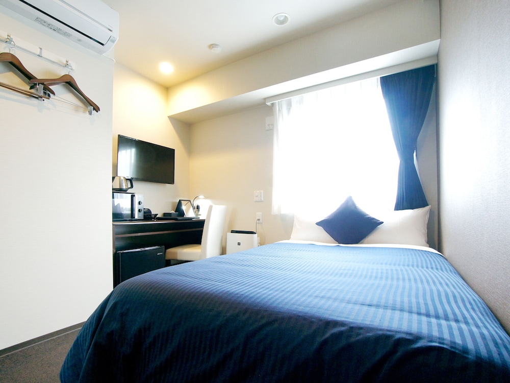 ROOM, SINGLE