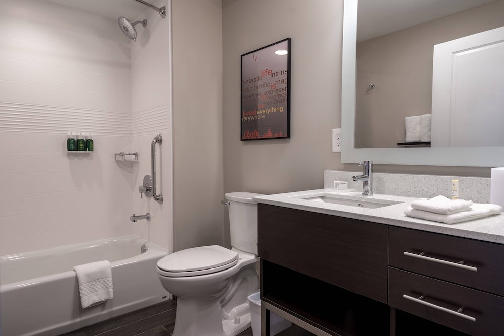 TownePlace Suites by Marriott Clinton 11/28