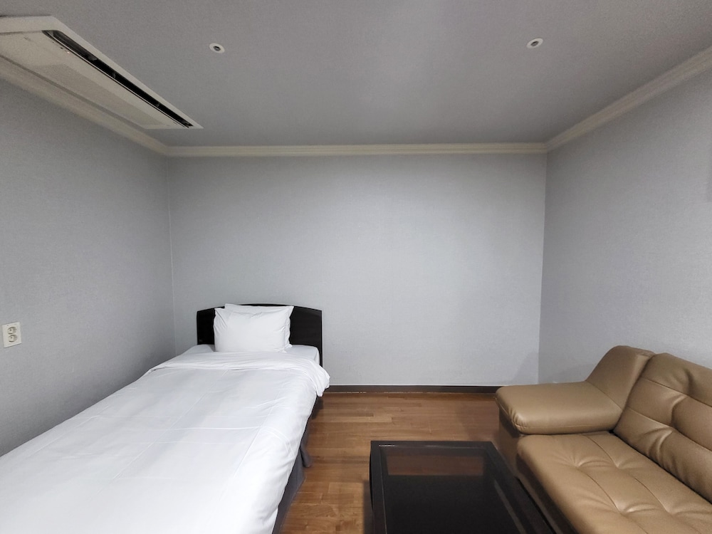 Ramada Hotel & Suites by Wyndham Seoul Namdaemun 18/61