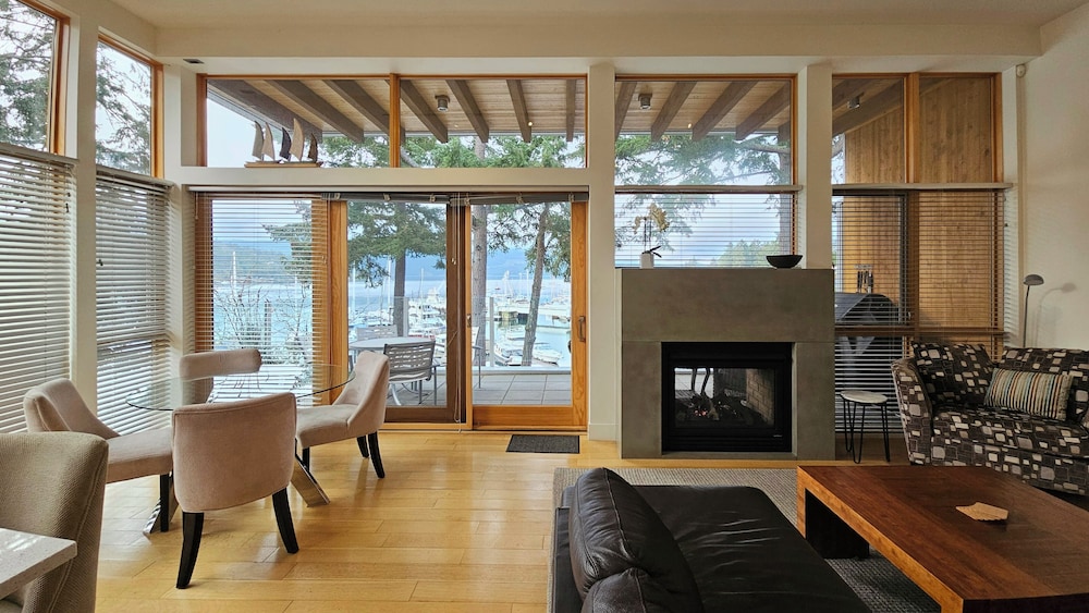 Brentwood Bay Lodge Spa 53/64