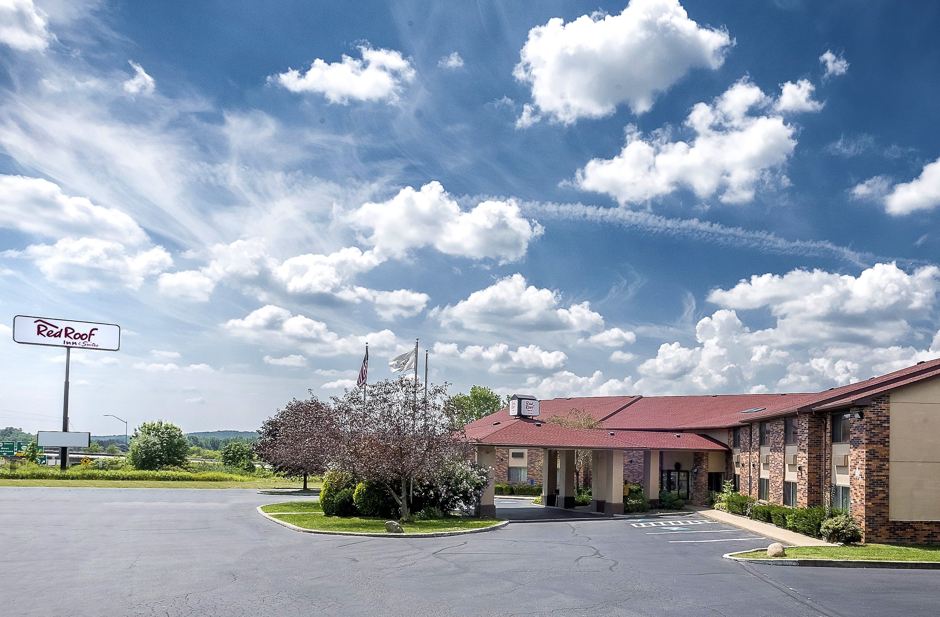 Red Roof Inn & Suites Hermitage 5/30