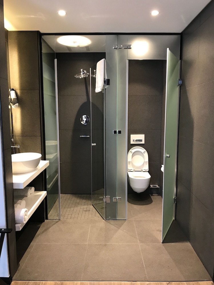Room50two 19/62