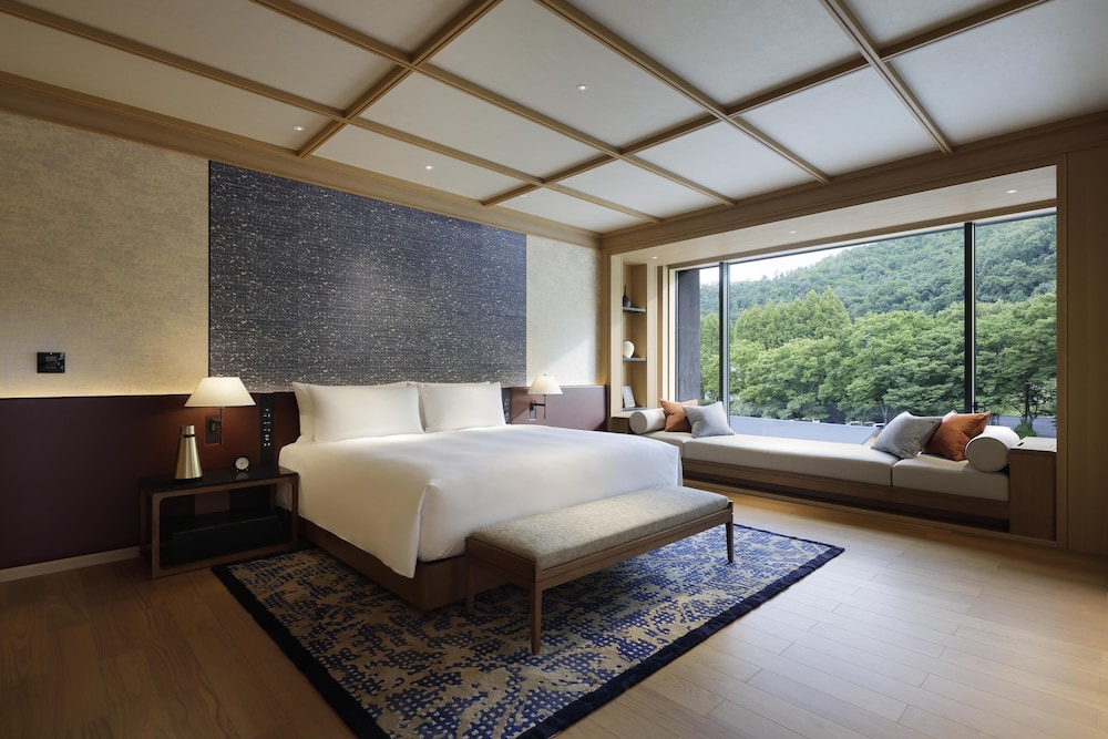 Peak, Suite, King Bed