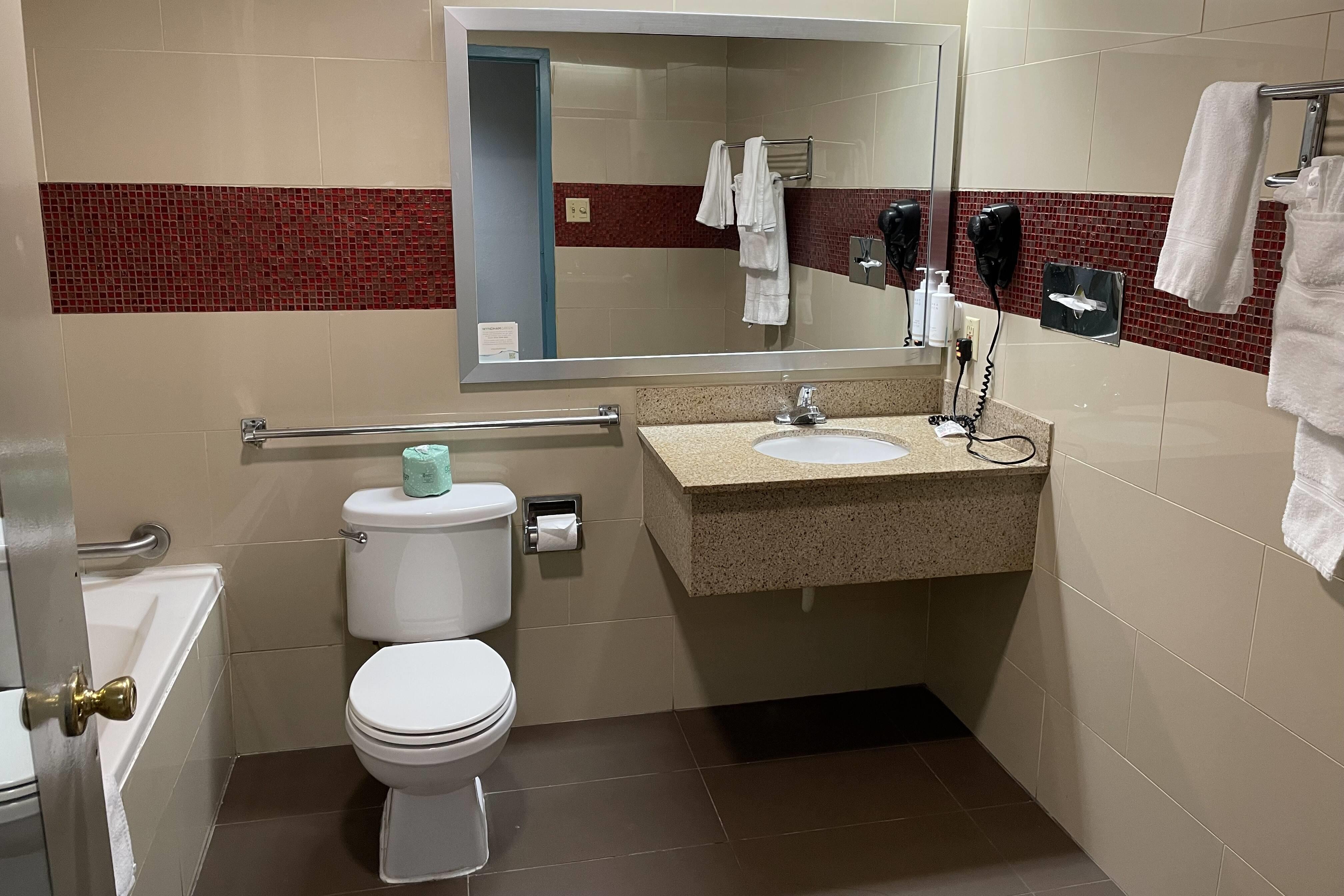 غرفة بسرير كوين، Days Inn by Wyndham Jersey City / NYC Area 6/6