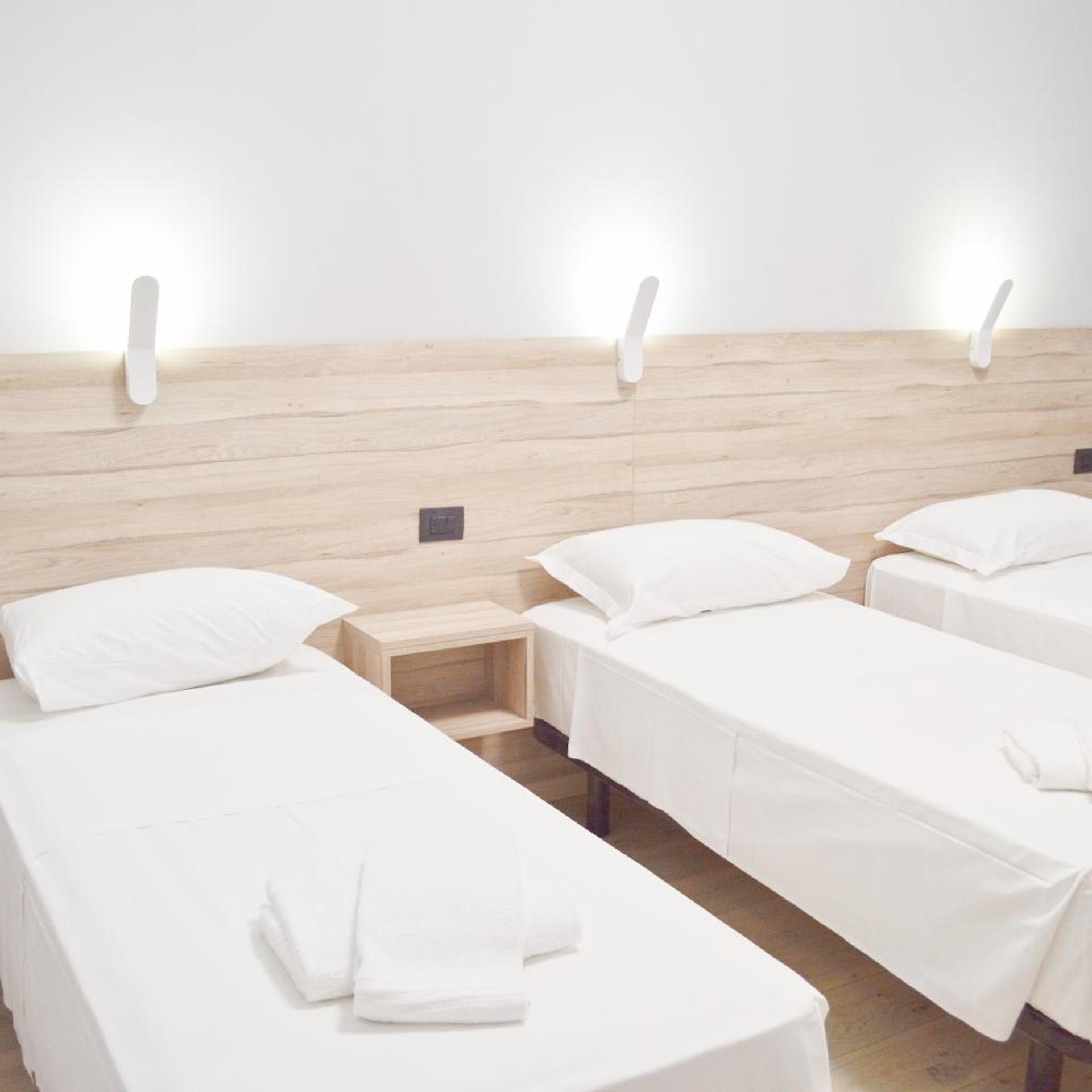 غرفة ثلاثية، Miu Hotel 3/6