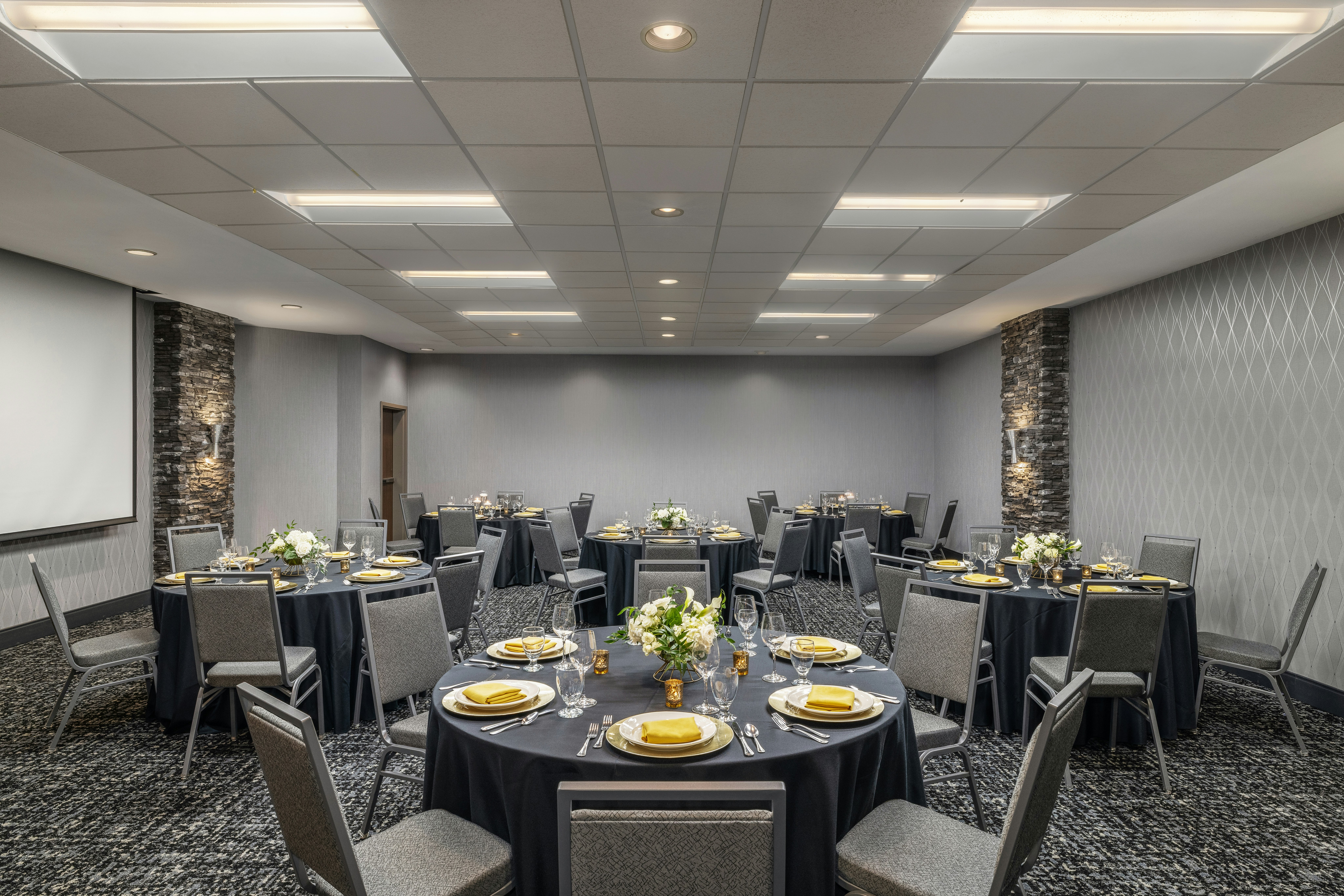Radisson Hotel and Conference Center Coralville - Iowa City 57/61