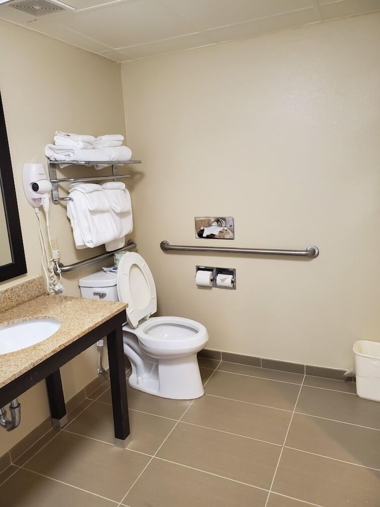 Comfort Inn Oxon Hill - National Harbor 30/31