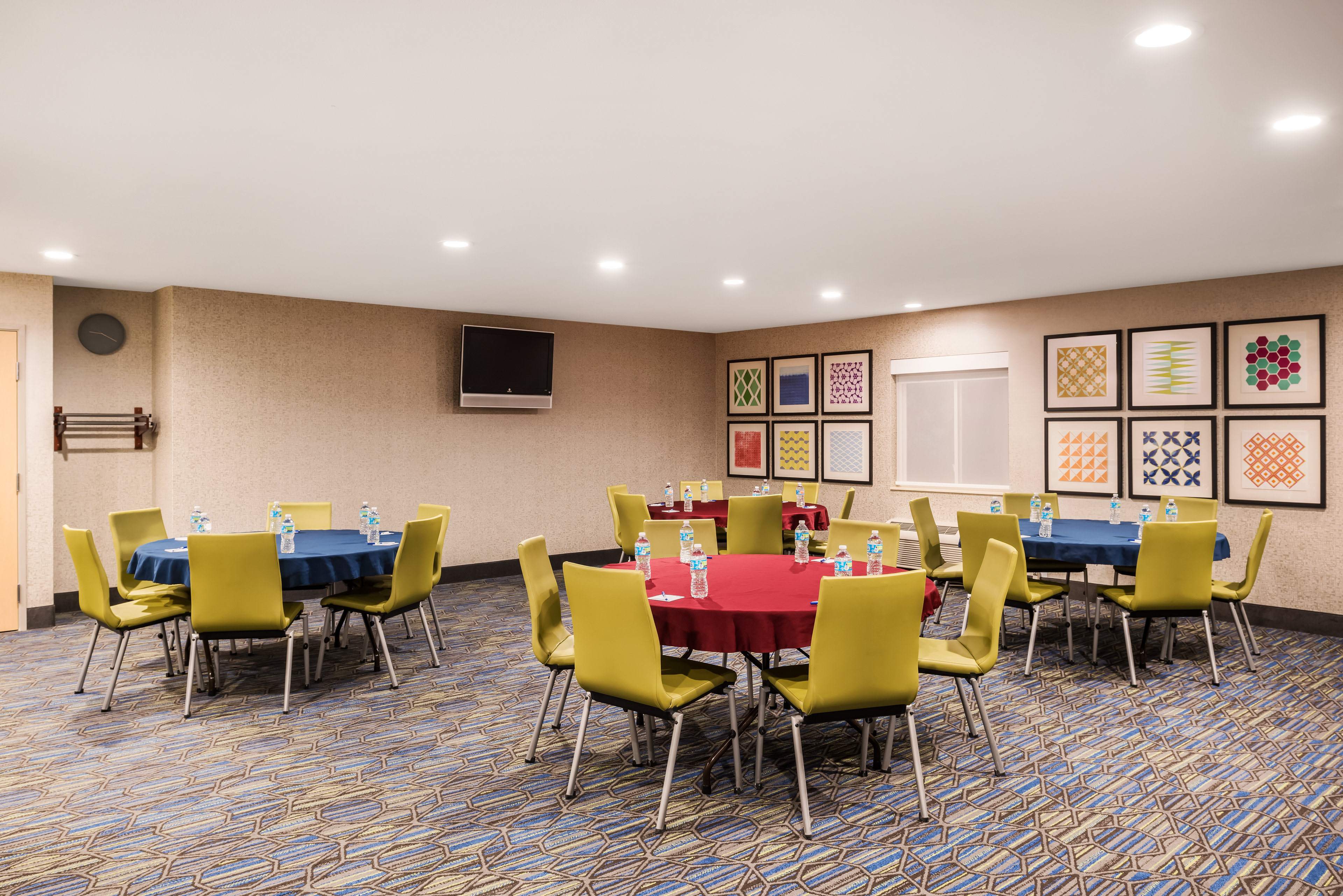 HOLIDAY INN EXPRESS WARRENTON 37/40