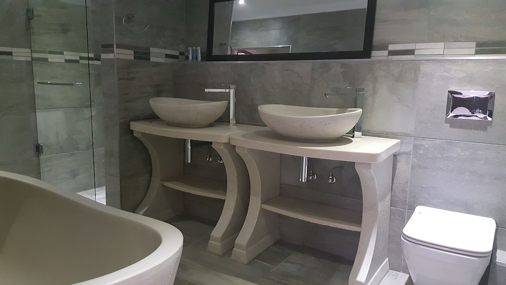 Waterfalls Boutique Hotel 37/50