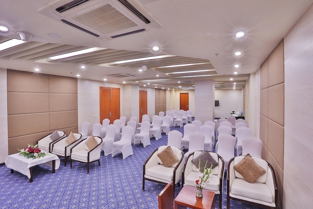 Avari Xpress Multan 42/49