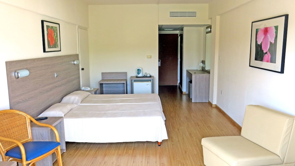 Marina Hotel 28/68