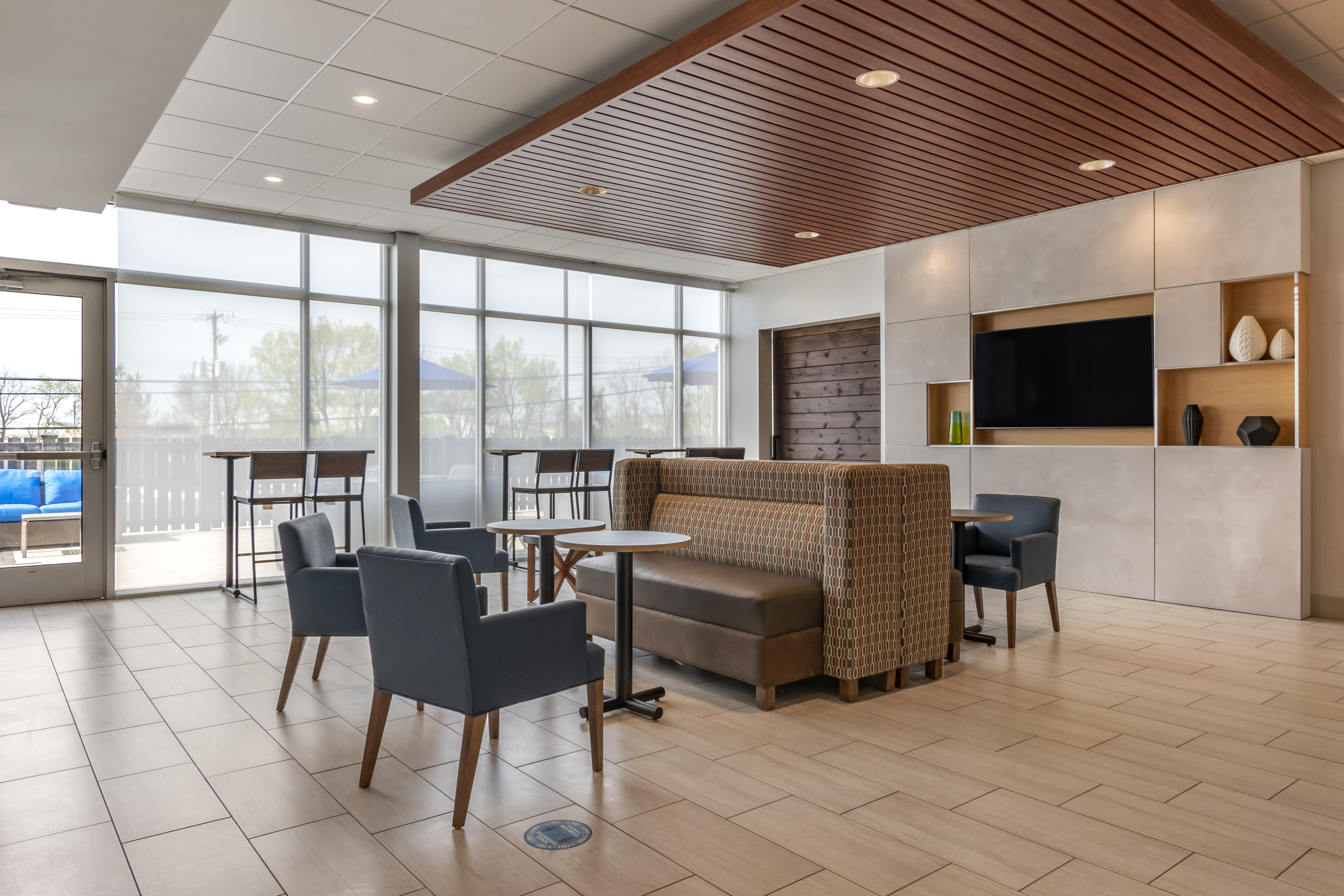 Holiday Inn Express And Suites Lancaster Mount Joy 19/25