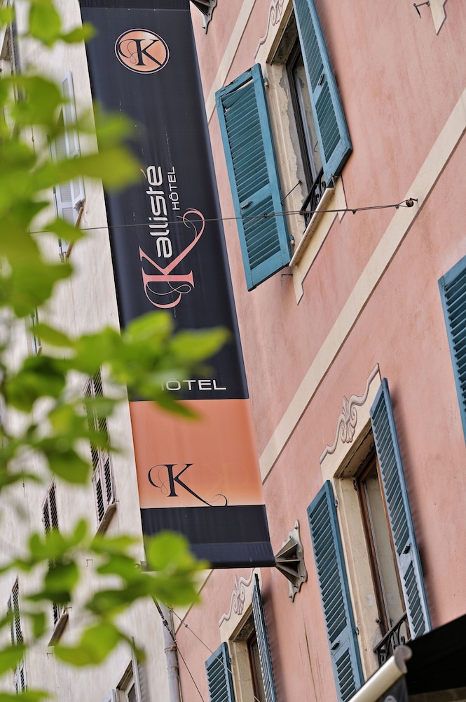Kalliste Hotel 3/50