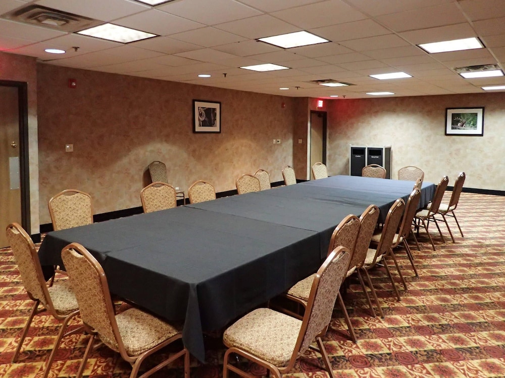 Ramkota Hotel And Conference Center 57/64