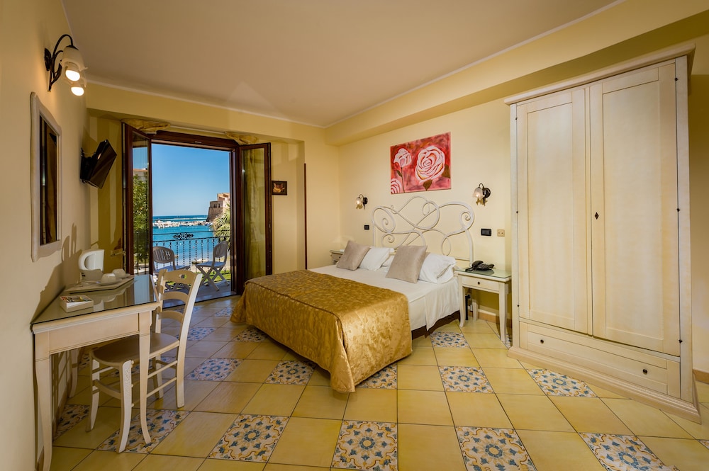 HOTEL CALA MARINA 54/72