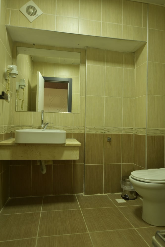 THE LUXX BOUTIQUE HOTEL 51/53