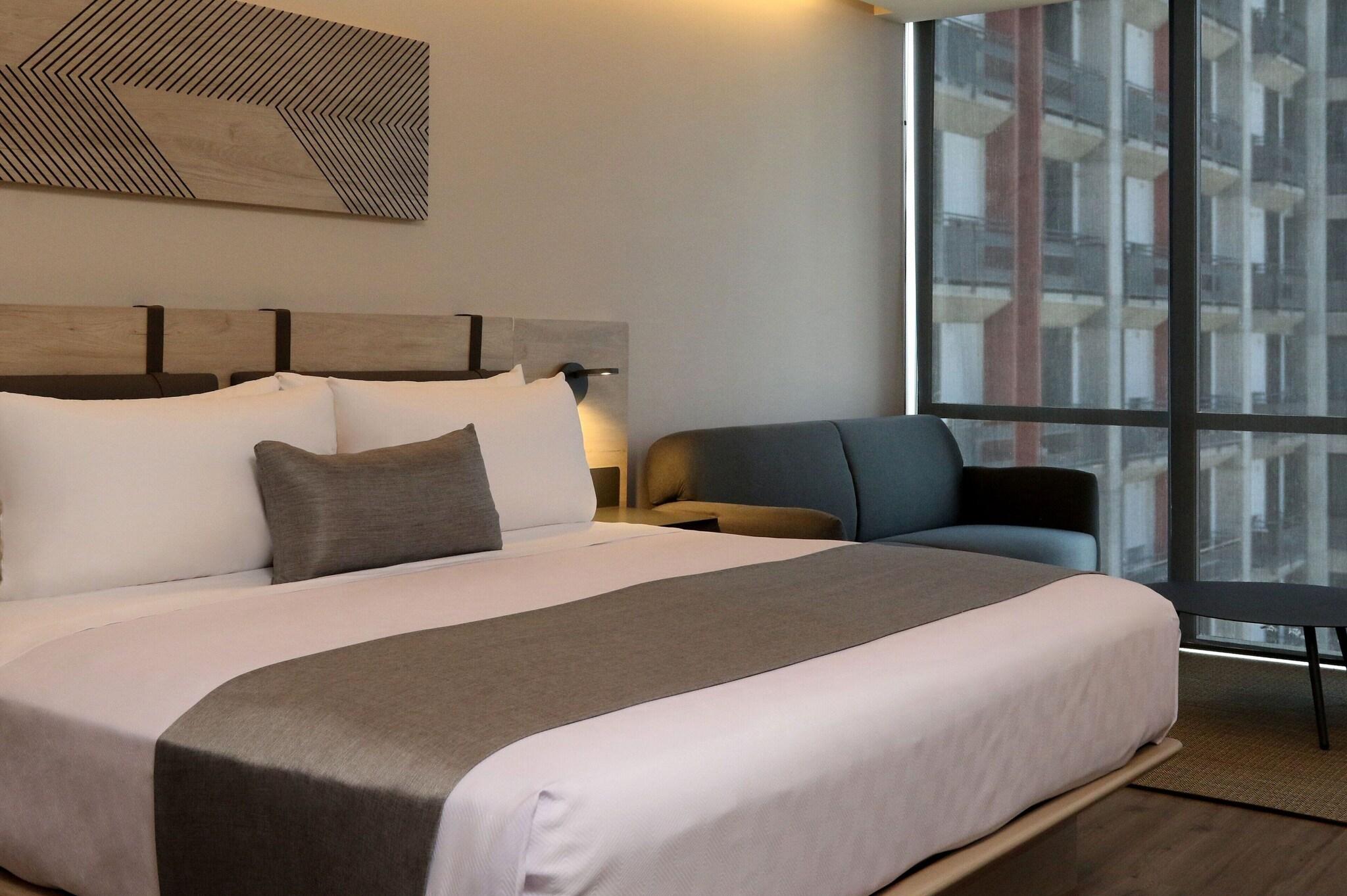 Suite, King Bed
