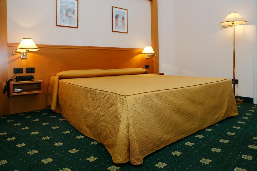 Hotel Estense 23/40