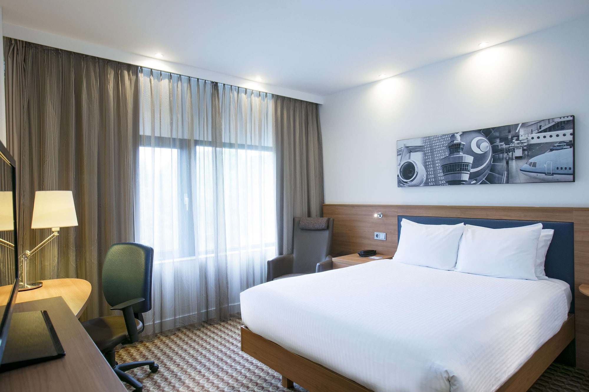ROOM, QUEEN BED
