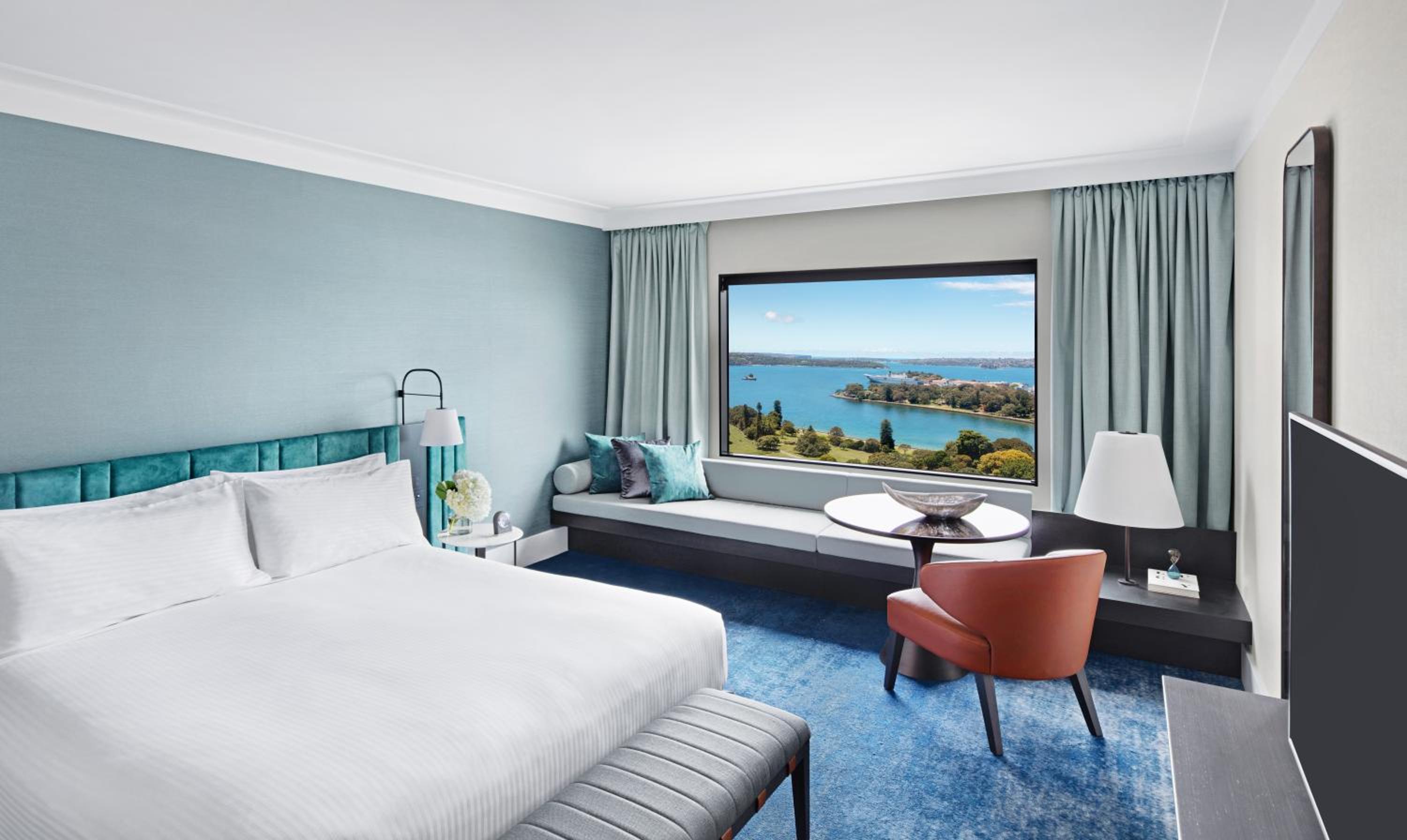 East, King Bed, Harbour View