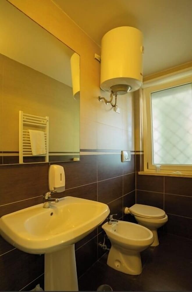 Isa Fiumicino Airport Residence 49/50