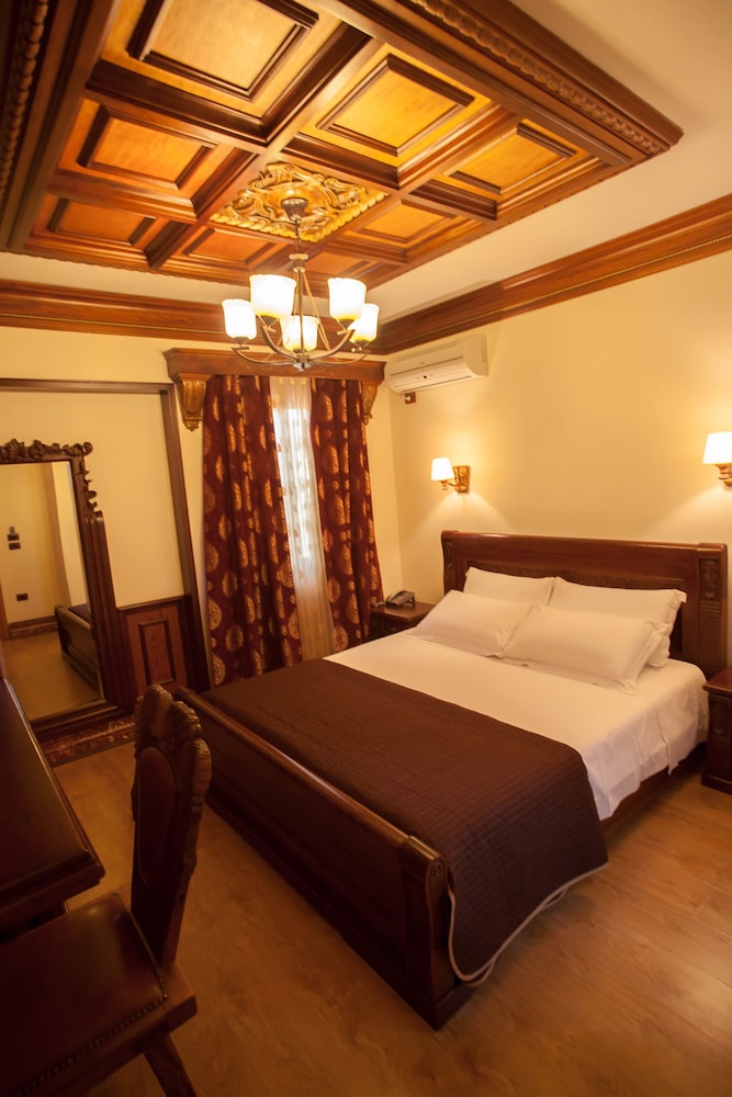 Room at Brilant Antik, TIRANA