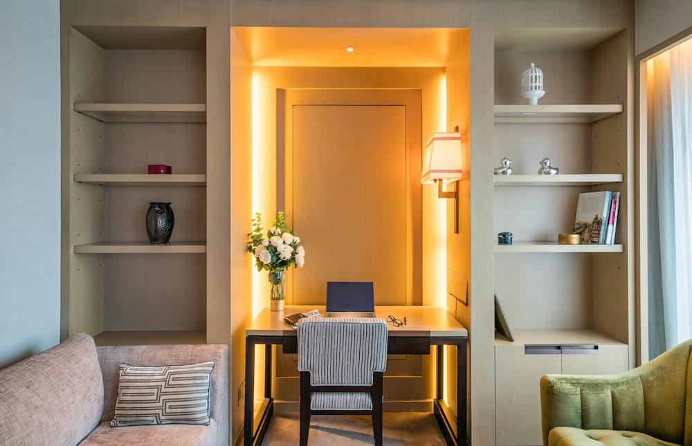 IFC Residence 23/32