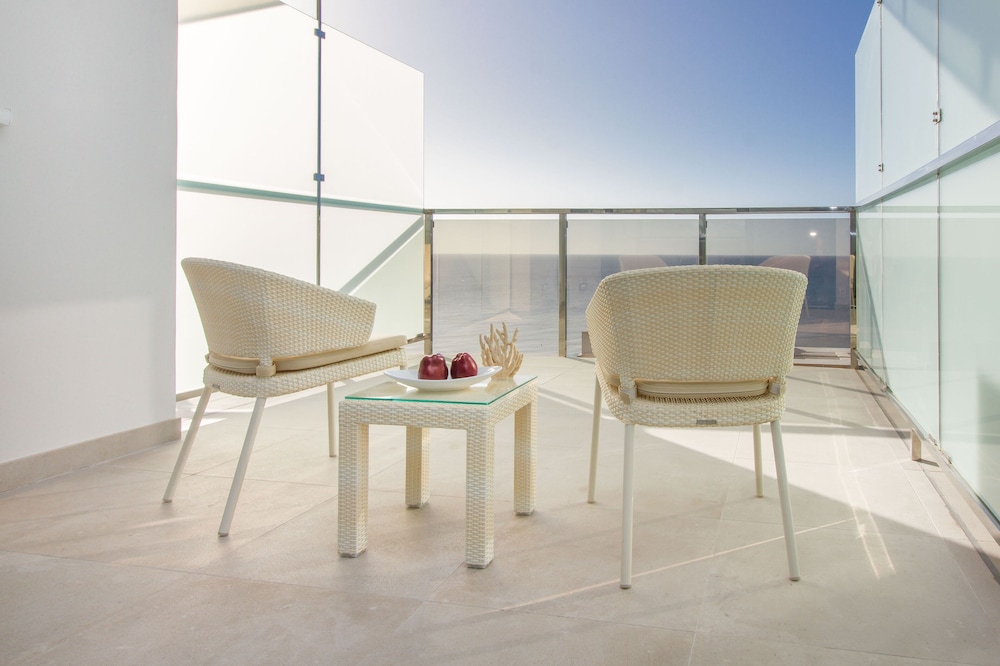 ESTIMAR Calpe Suitopia 3 & three 14/33