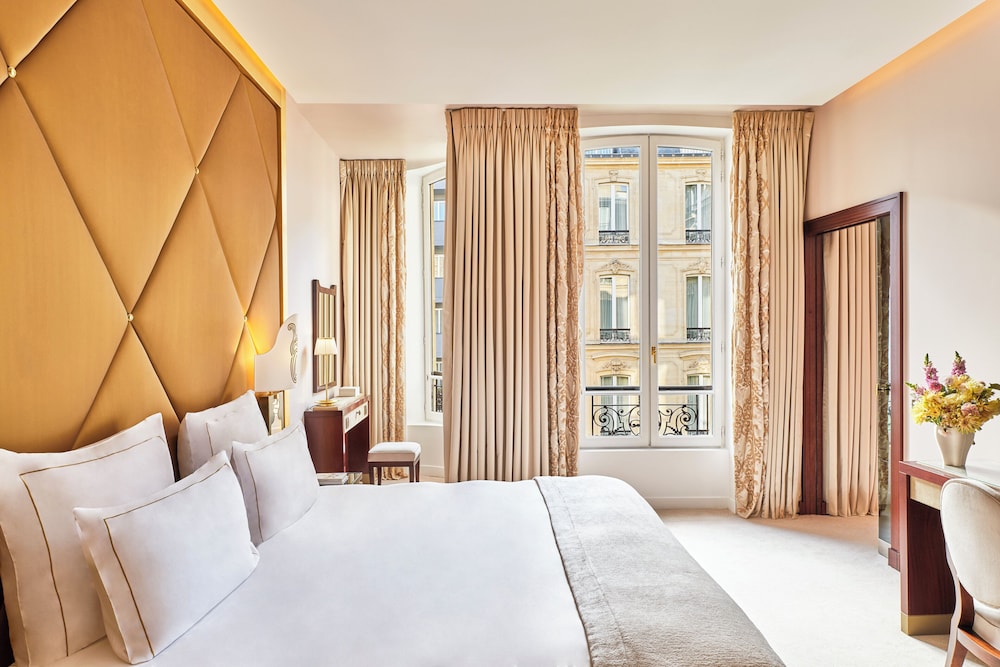 DELUXE, SUITE