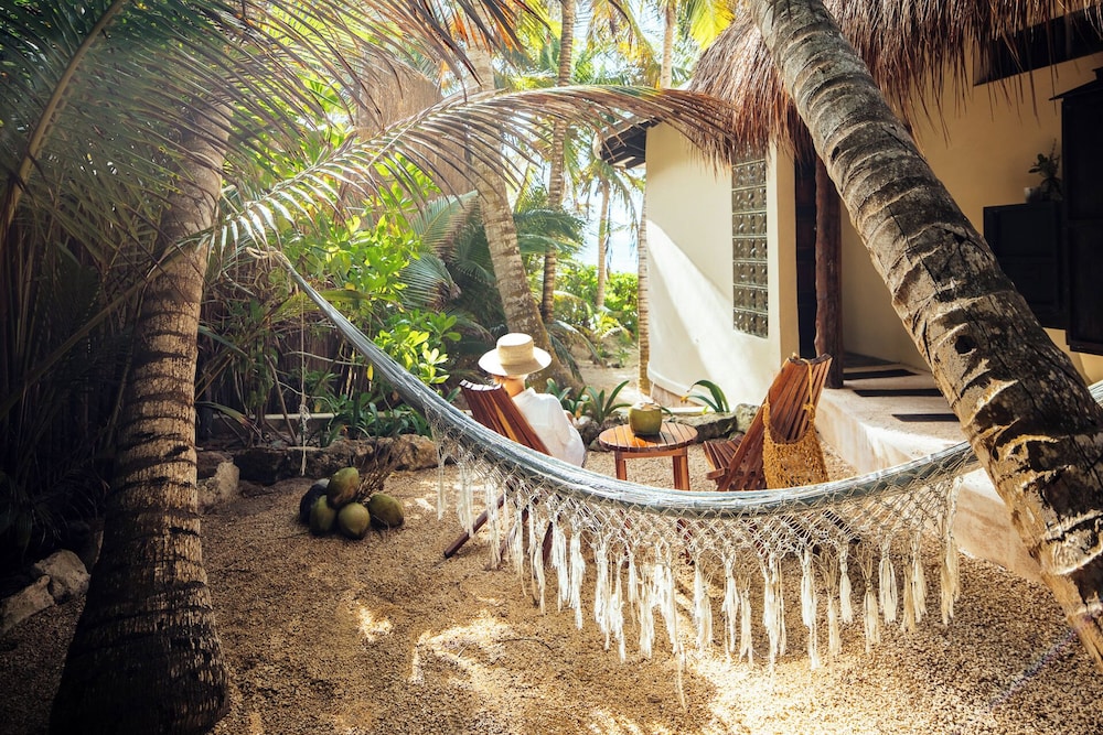 Olas Tulum 44/56