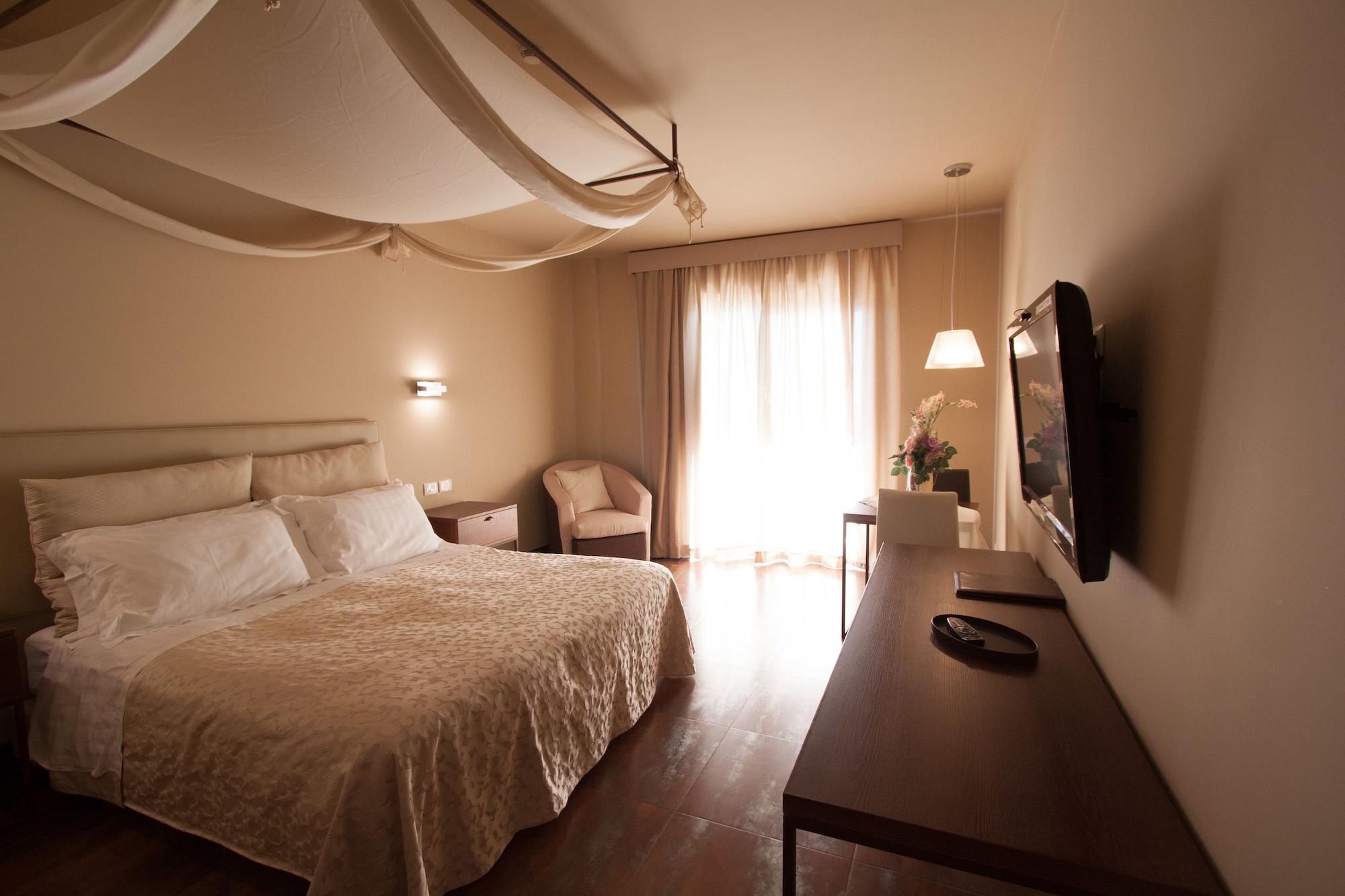 SUPERIOR, DOUBLE OR TWIN BED