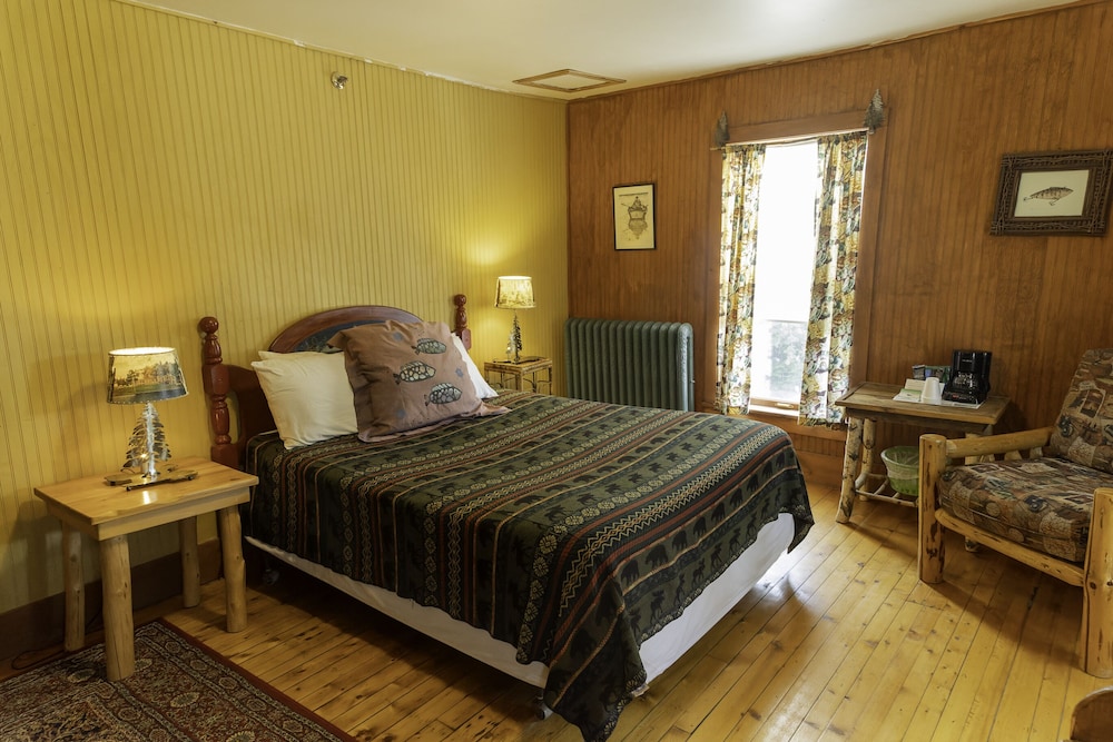 Fantasy, Queen Bed