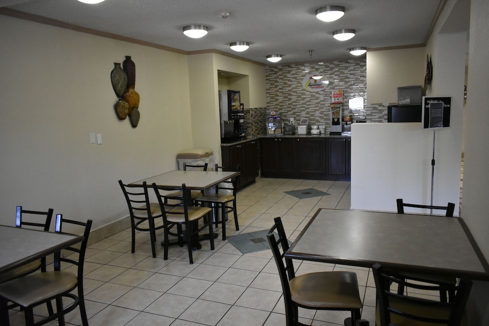 Spark by Hilton Maumee Toledo 27/37
